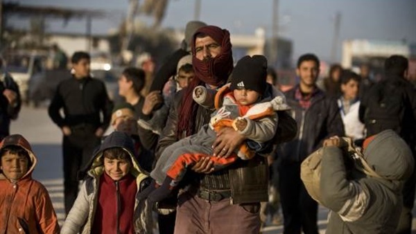 خروج 3 آلاف سوري من حلب عبر الممرات الإنسانية