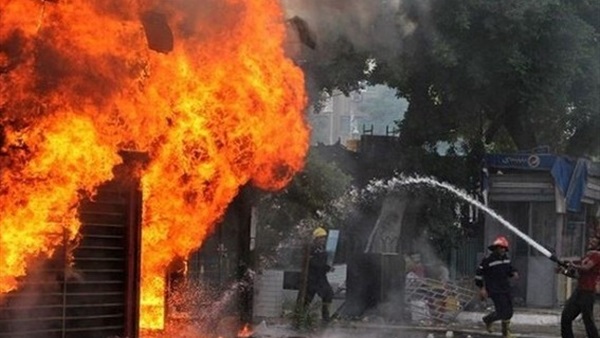 حريق في 6 محلات تجارية بشارع سياحي بأسوان حريق في 6 محلات تجارية بشارع سياحي بأسوان