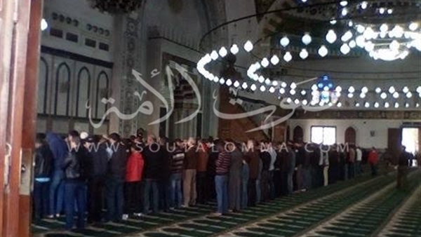 صلاة الجنازة على جثمان أحمد راتب (صور) صلاة الجنازة على جثمان أحمد راتب (صور)