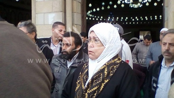 ياسمين الخيام تشارك في جنازة أحمد راتب