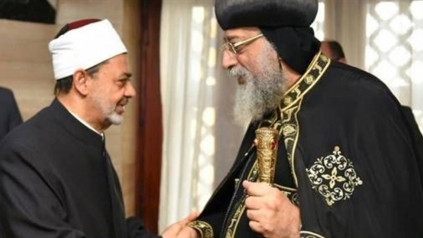 شيخ الأزهر من الكاتدرائية: على المصريين تلقين المجرمين درسا صحيحا