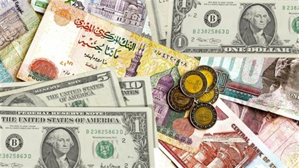 تراجع الدولار أمام الجنيه في بنوك مطار القاهرة
