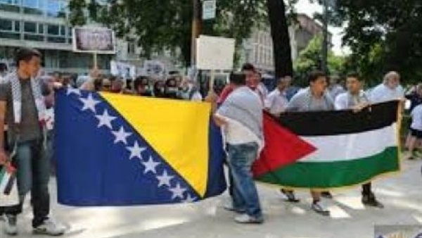 مسيرة حاشدة في سراييفو احتجاجًا على المجازر الراهنة في سوريا مسيرة حاشدة في سراييفو احتجاجًا على المجازر الراهنة في سوريا