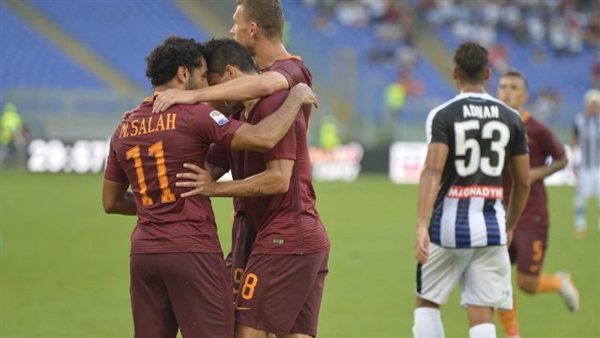 يوفنتوس يتقدم على روما بهدف نظيف في الشوط الأول (فيديو) يوفنتوس يتقدم على روما بهدف نظيف في الشوط الأول (فيديو)