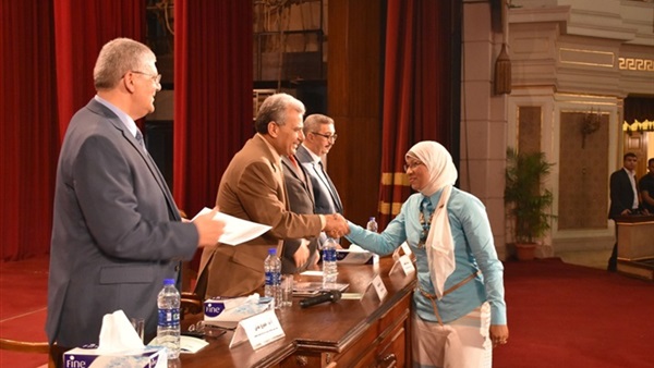 اليوم.. جامعة القاهرة تكرم مجموعة من أعضاء هيئة التدريس