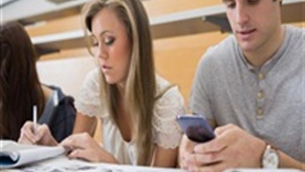 دراسة: تصفح الإنترنت في الفصل يؤثر على نتائج الامتحانات