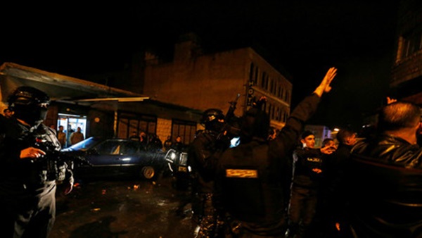 مئات الأردنيين يشيعون جثامين ضحايا حادث الكرك الإرهابي مئات الأردنيين يشيعون جثامين ضحايا حادث الكرك الإرهابي