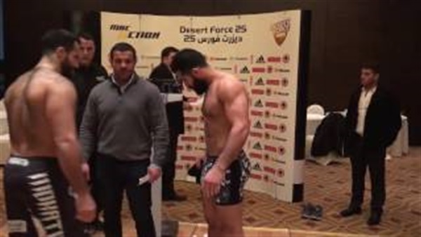 خناقة شوارع بين ملاكم مصري ونظيره السعودي بـ«ديزرت فورس» (فيديو) خناقة شوارع بين ملاكم مصري ونظيره السعودي بـ«ديزرت فورس» (فيديو)