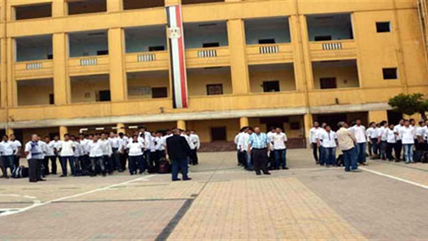 مدير مدرسة بعد اتهامه باستغلال الطلاب: يحاولون التشهير بسمعتي مدير مدرسة بعد اتهامه باستغلال الطلاب: يحاولون التشهير بسمعتي