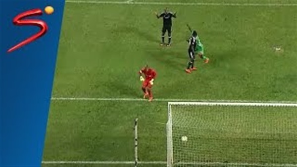 خطأ كارثي لحارس «أورلاندو» يكلفه هدفًا كوميديًا (فيديو) خطأ كارثي لحارس «أورلاندو» يكلفه هدفًا كوميديًا (فيديو)