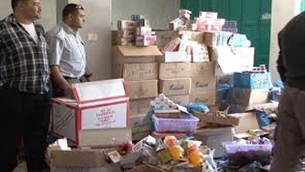 نيابة المنزلة بالدقهلية تعاين مصنع الأدوية المغشوشة نيابة المنزلة بالدقهلية تعاين مصنع الأدوية المغشوشة