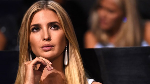 تهجم على إيفانكا ترامب لفظيا.. فطرد من الطائرة