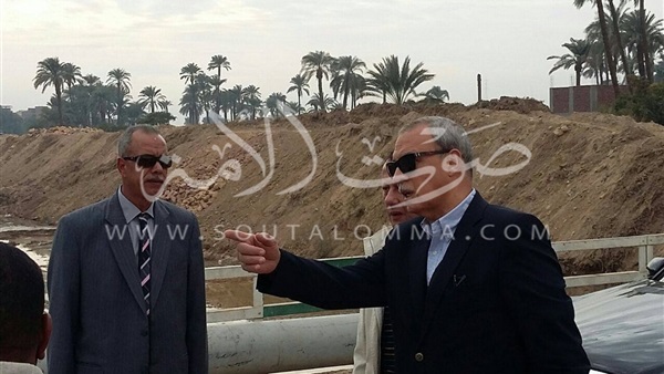 محافظ قنا يتفقد مخر سيل «المعنا» (صور) 