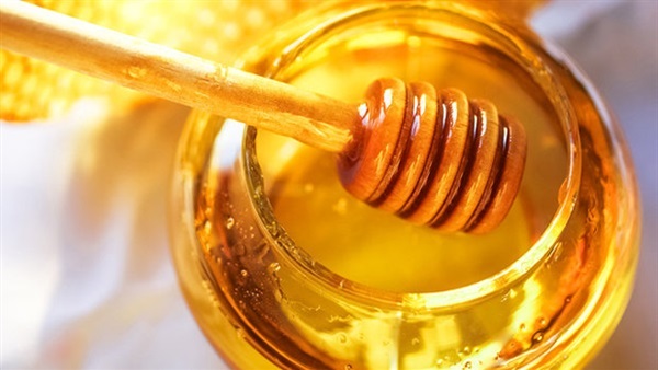 3 فوائد لتناول العسل الأبيض.. تعرفوا عليها