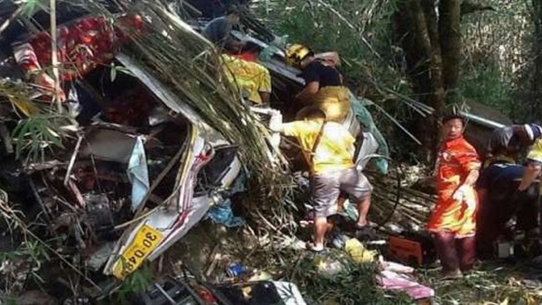 مقتل وإصابة 30 شخصا إثر سقوط حافلة من منحدر بماليزيا