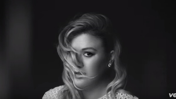 بالفيديو.. كيلى كلاركسون تطرح أغنية "Piece By Piece" بالفيديو.. كيلى كلاركسون تطرح أغنية "Piece By Piece"