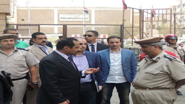 شاهد.. «مذيعة الحياة» عن علاقات «الفيشاوى» النسائية:"أجيب لك آلة حاسبة" شاهد.. «مذيعة الحياة» عن علاقات «الفيشاوى» النسائية:"أجيب لك آلة حاسبة"