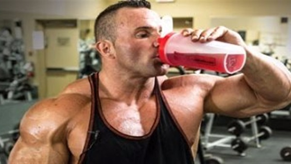 ما تبنيش عضلاتك على حساب رجولتك.. 4 عوامل تهزم قدرتك الجنسية