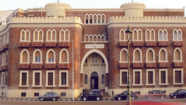 كلية التربية الرياضية بالإسكندرية تناقش غدًا تعليق الدراسة لعدم إلتزام الطلاب كلية التربية الرياضية بالإسكندرية تناقش غدًا تعليق الدراسة لعدم إلتزام الطلاب