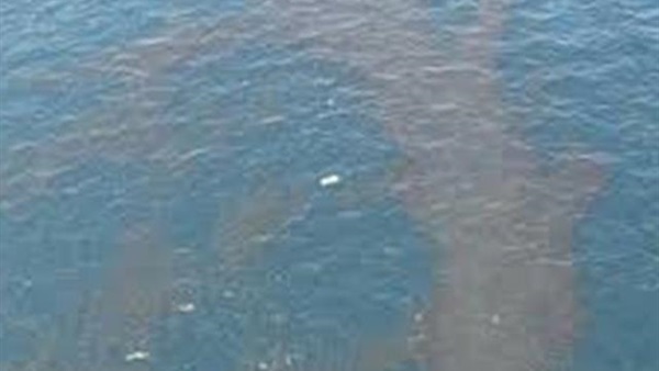 «مياه سوهاج»: تم تفتيت بقعة «السولار» المسربة بالنيل ومحطات الشرب تعمل بإنتظام 