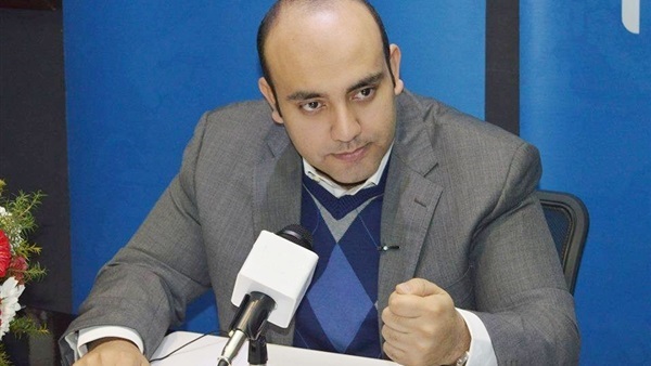 خبير اقتصادي: الـ6 شهور مش قرآن ويجب أن لا نحاسب السيسي خبير اقتصادي: الـ6 شهور مش قرآن ويجب أن لا نحاسب السيسي