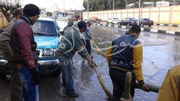 سحب مياه الأمطار من شوارع الضواحي ببورسعيد