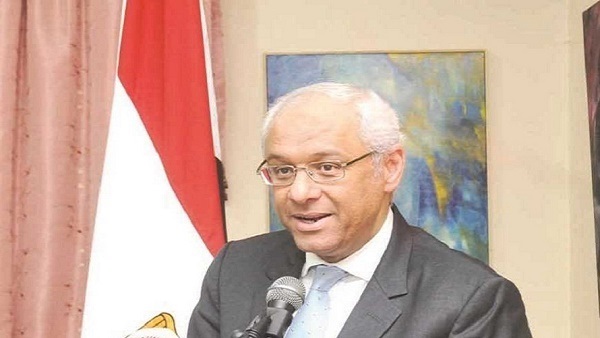 السفير المصري بالكويت يفتتح معرض الفنان «هشام عطية» 