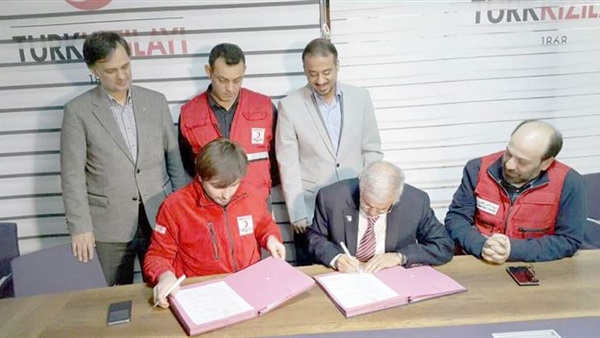 اتفاقية بين «الهلال الأحمر الكويتي» ونظيرتها القطرية لإغاثة النازحين السوريين اتفاقية بين «الهلال الأحمر الكويتي» ونظيرتها القطرية لإغاثة النازحين السوريين