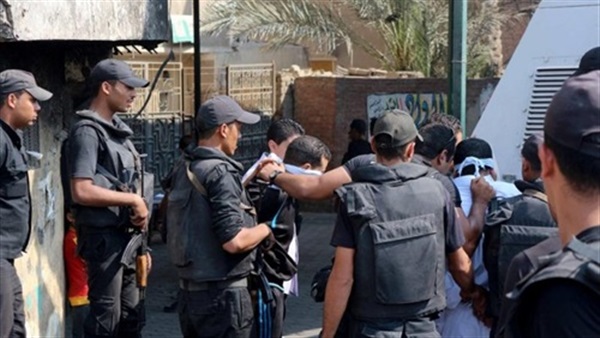 القبض على عاطل هارب من 4 أحكام بالسجن في الجيزة