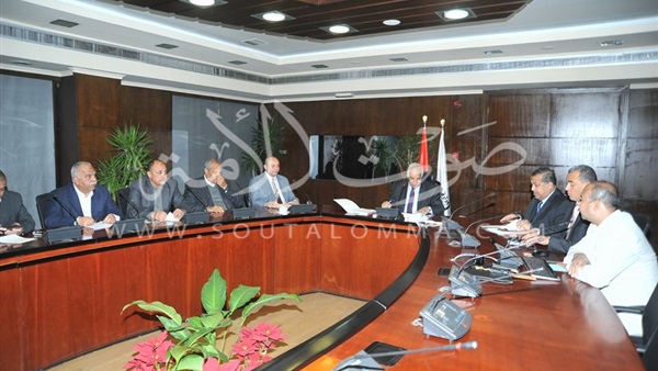 «النقل» تبحث إنشاء 20 كوبري مشاة على «الدائري» «النقل» تبحث إنشاء 20 كوبري مشاة على «الدائري»