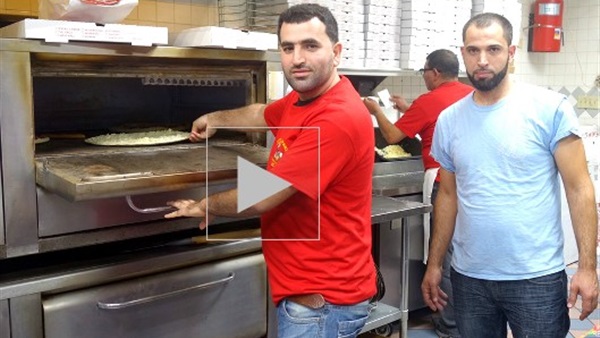 بالفيديو: منع مسافرين من الصعود إلى طائرة أمريكية لأنهما "تحدثا العربية" بالفيديو: منع مسافرين من الصعود إلى طائرة أمريكية لأنهما "تحدثا العربية"