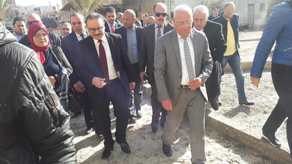 بالصور.. الوحدة المحلية بـ«فارسكور» تدفع بسيارات السلع التموينية بالصور.. الوحدة المحلية بـ«فارسكور» تدفع بسيارات السلع التموينية