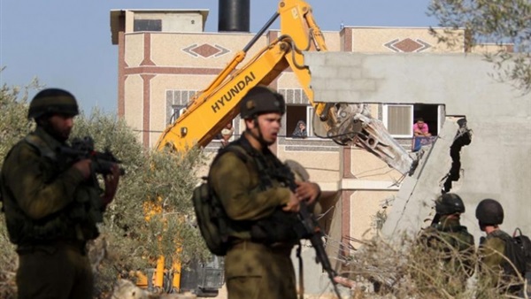 جرافات الاحتلال الإسرائيلي تهدم منزلا في القدس