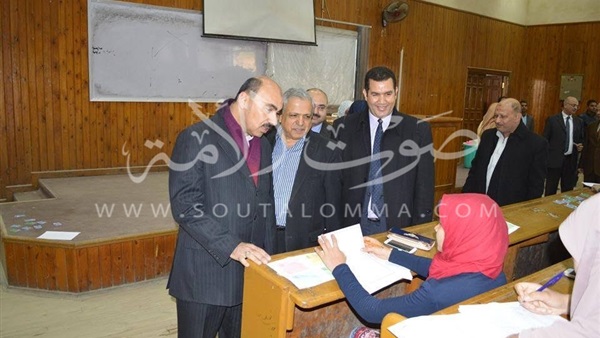 رئيس الجامعة يتفقد سير الامتحانات بـ «دار العلوم» رئيس الجامعة يتفقد سير الامتحانات بـ «دار العلوم»