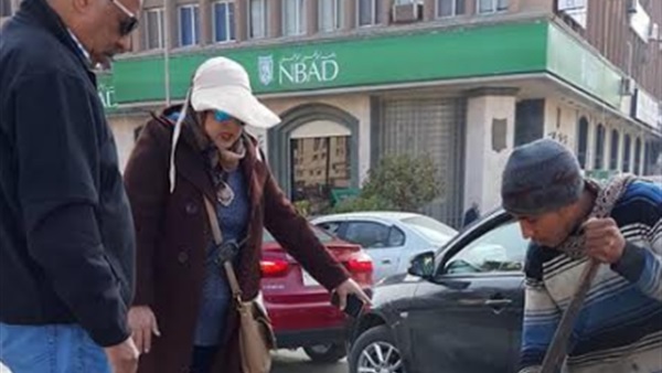 «رئيسة حي الشرق» تتابع أعمال النظافة بشارع طرح البحر «رئيسة حي الشرق» تتابع أعمال النظافة بشارع طرح البحر