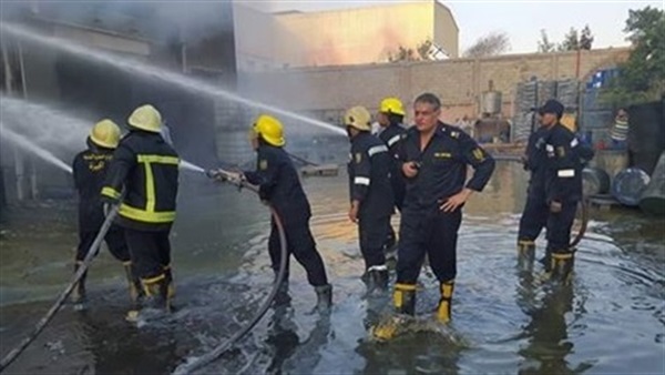 السيطرة على حريق بمصنع للنسيج في أبو رواش السيطرة على حريق بمصنع للنسيج في أبو رواش