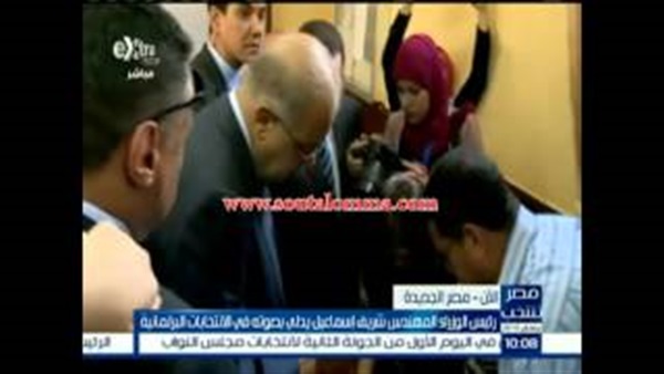 بالفيديو.. رئيس الوزراء يدلي بصوته في مدرسة مصر الجديدة بالفيديو.. رئيس الوزراء يدلي بصوته في مدرسة مصر الجديدة