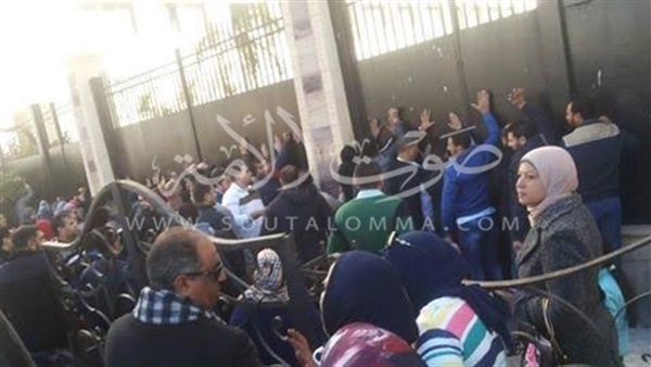 متضررو الإسكان التعاوني ببورسعيد: «عاوزين حقنا» (صور) متضررو الإسكان التعاوني ببورسعيد: «عاوزين حقنا» (صور)