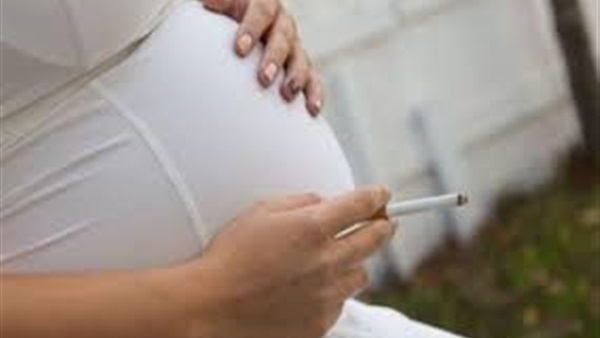 تدخين الأم يؤثر سلبا على سلوك الطفل أثناء وبعد الحمل