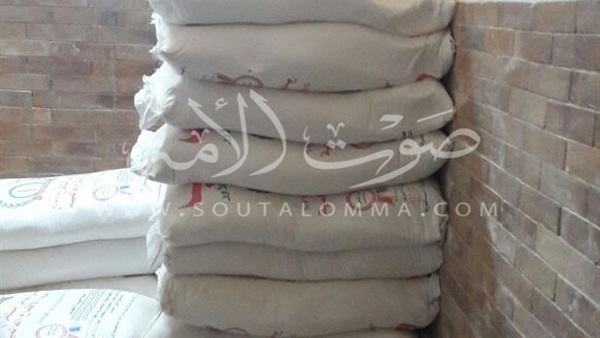 ضبط 2 طن دقيق مجهول المصدر بمخبر بالسويس