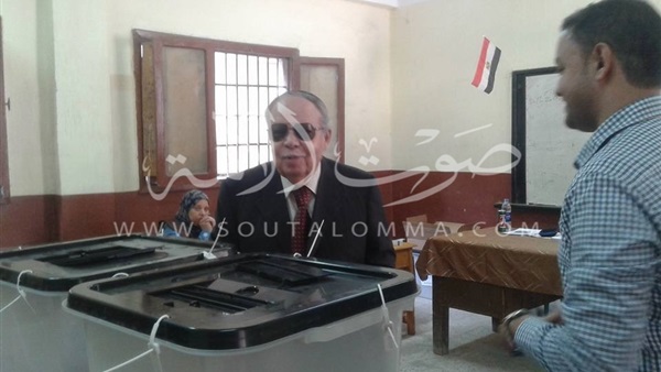 بالصور.. «فتحي سرور» من السجن للإدلاء بصوته في الانتخابات البرلمانية بالصور.. «فتحي سرور» من السجن للإدلاء بصوته في الانتخابات البرلمانية