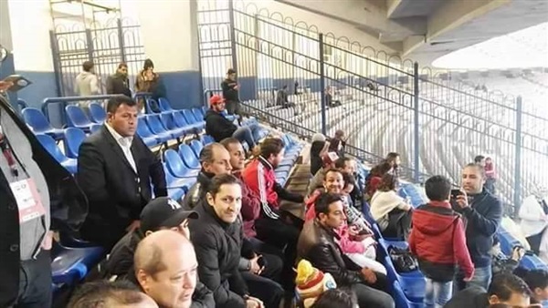 علاء وجمال مبارك يؤازران منتخب مصر أمام تونس (صورة) علاء وجمال مبارك يؤازران منتخب مصر أمام تونس (صورة)