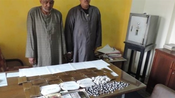 ضبط تشكيلين عصابيين للاتجار بالمخدرات في القليوبية ضبط تشكيلين عصابيين للاتجار بالمخدرات في القليوبية