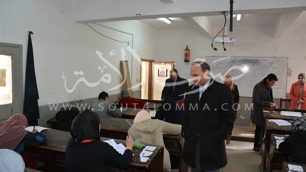 «نعمة الله» يتفقد سير الامتحانات بجامعة دمياط