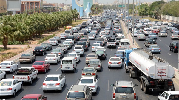 زحام مروري بسبب انقلاب سيارة بنفق الأزهر‎