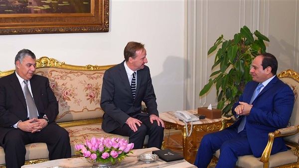رئيس الاستخبارات البريطانية للسيسي: مصر ركيزة للاستقرار والسلام في المنطقة