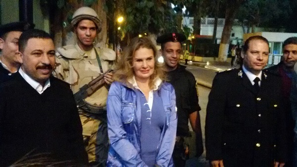 بالصور.. يسرا تدلي بصوتها في الانتخابات البرلمانية بالصور.. يسرا تدلي بصوتها في الانتخابات البرلمانية