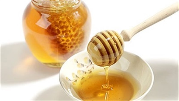 دراسة: العسل المذاب في الماء يساعد على مكافحة العدوى البولية