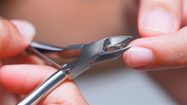 طرق علاج الجلد الميت حول الأظافر