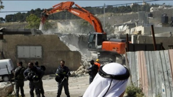 الاحتلال الإسرائيلي يوزع 40 أمر هدم في «جبل المكبر» جنوب شرق القدس
